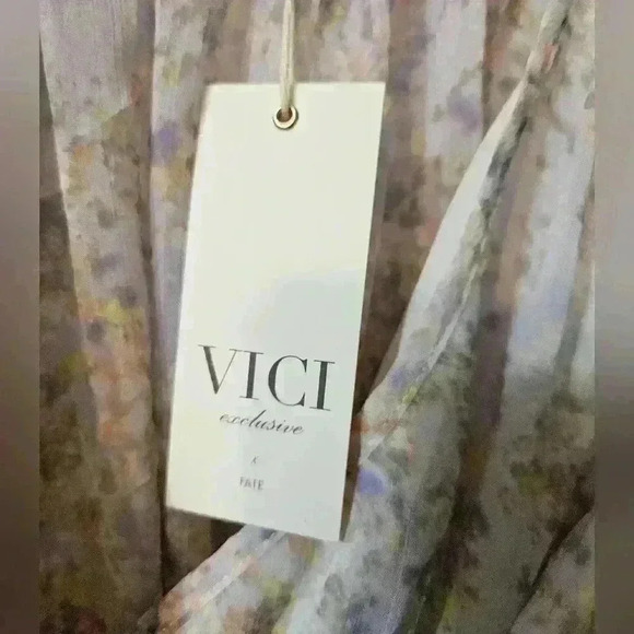 NWT VICI EXCLUSIVE X FATE CROPPED BLOUSE - Picture 4 of 6